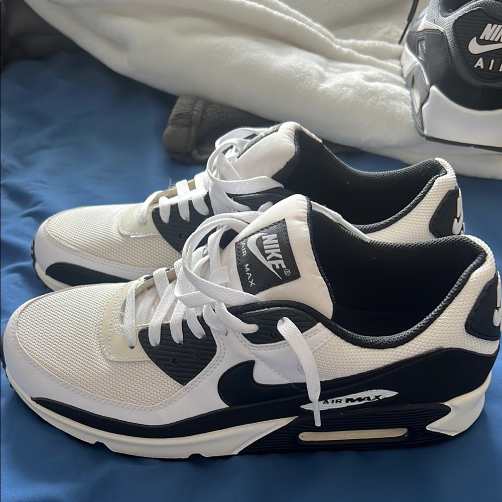 New Nike Air Max Black and White Sneakers